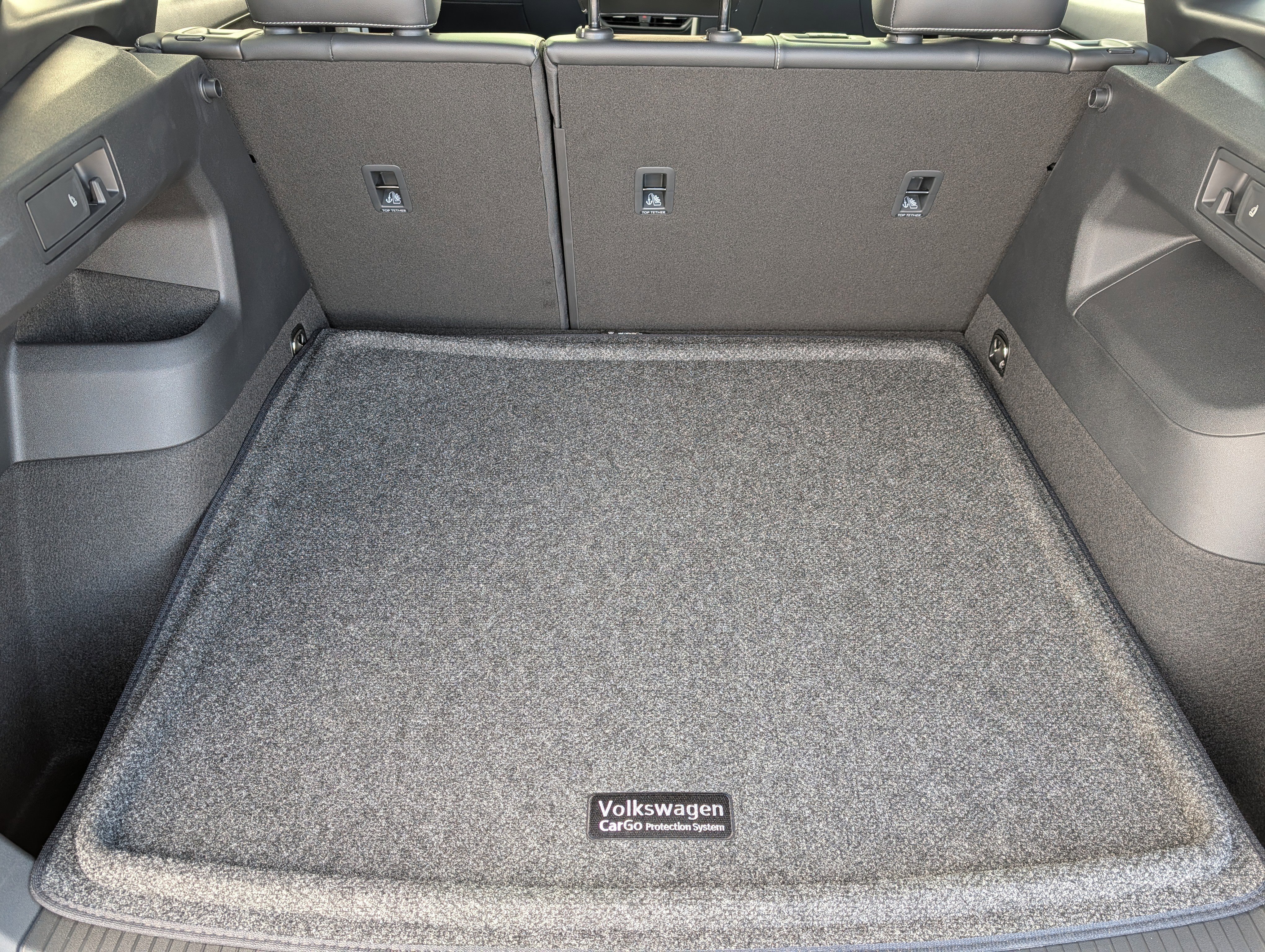 New 2025 Volkswagen Tiguan SE R-Line image 4