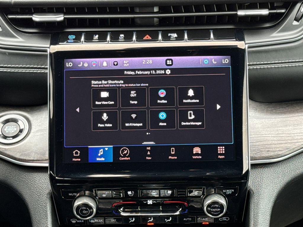 Used 2022 Jeep Grand Cherokee Overland w/ Luxury Tech Group IV AWD/4WD image 14