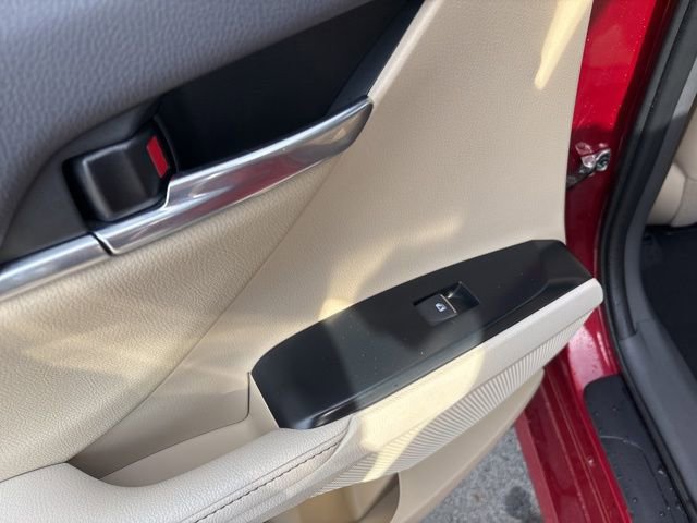 Used 2020 Toyota Camry XLE image 19