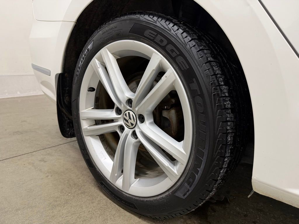 Used 2015 Volkswagen Passat TDI SEL Premium image 18