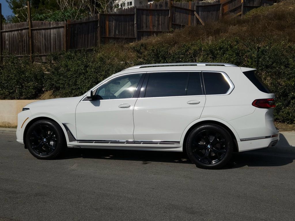 Used 2023 BMW X7 xDrive40i w/ Climate Comfort Package image 28