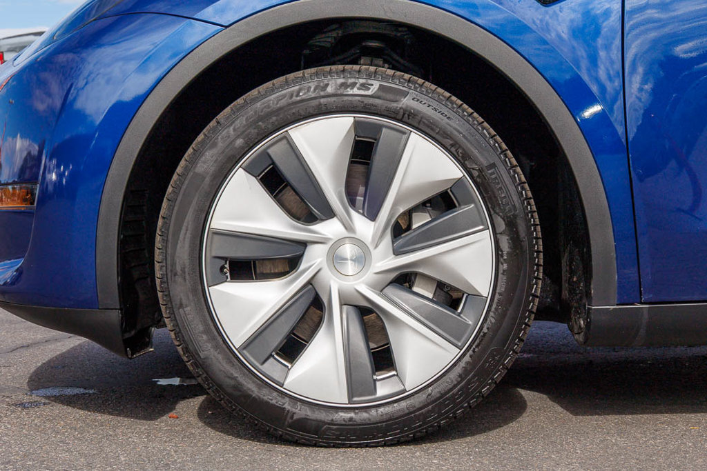 Used 2024 Tesla Model Y Long Range AWD/4WD image 13