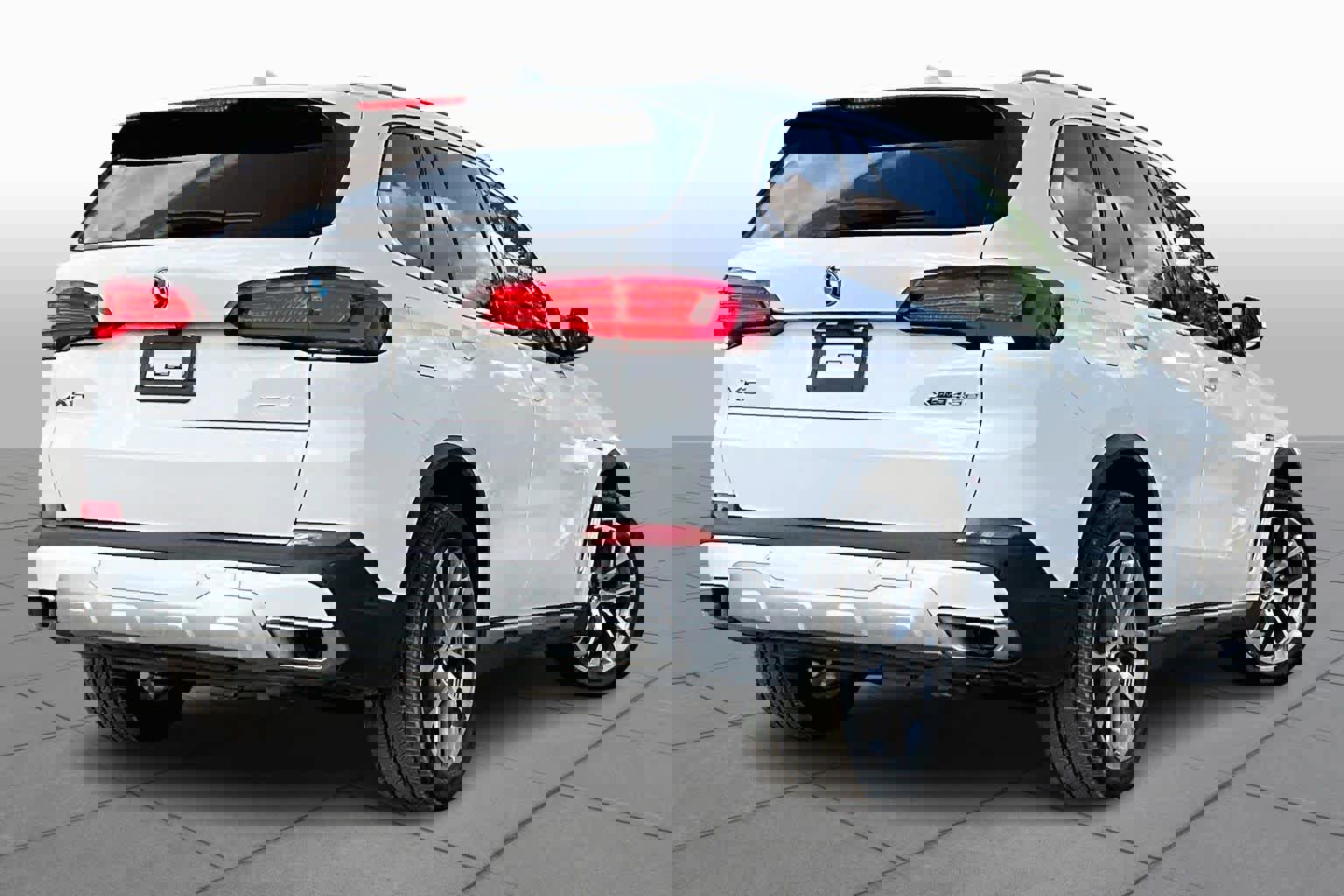 Certified 2023 BMW X5 xDrive45e w/ Climate Comfort Package image 12