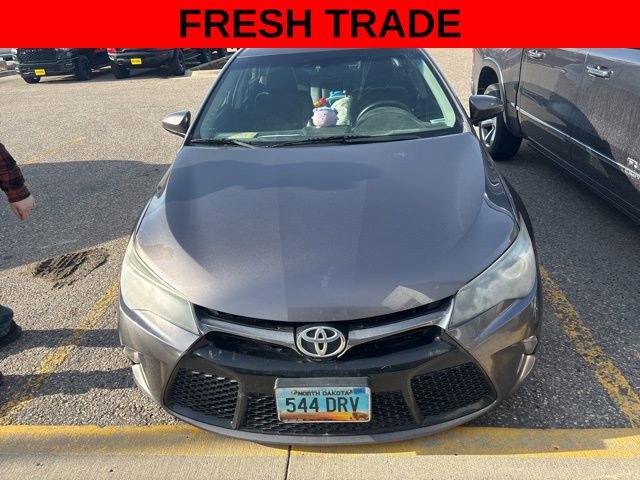 Used 2015 Toyota Camry SE w/ Moonroof Package FWD image 2