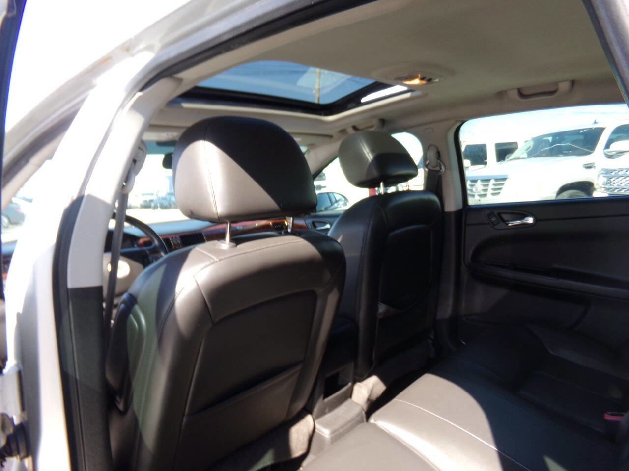 Used 2011 Chevrolet Impala LT w/ Luxury Edition Package image 17