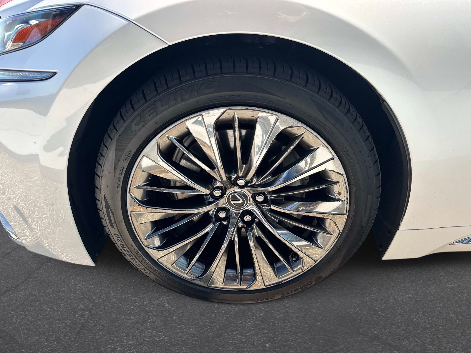 Used 2020 Lexus LS 500 w/ Accessory Package (Z1) RWD image 10