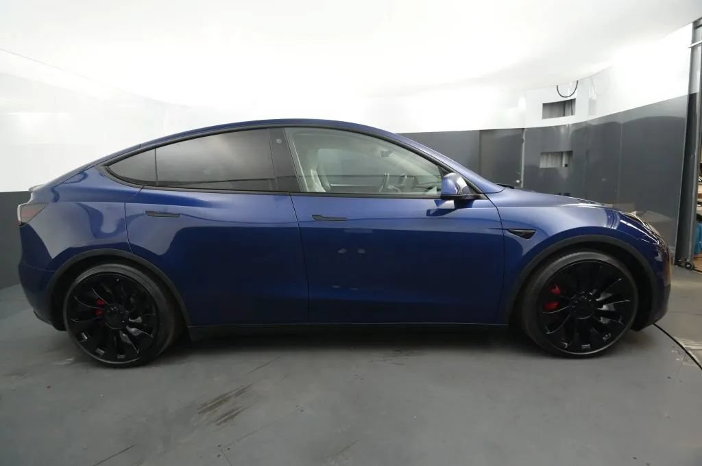 Used 2022 Tesla Model Y Performance AWD/4WD image 6