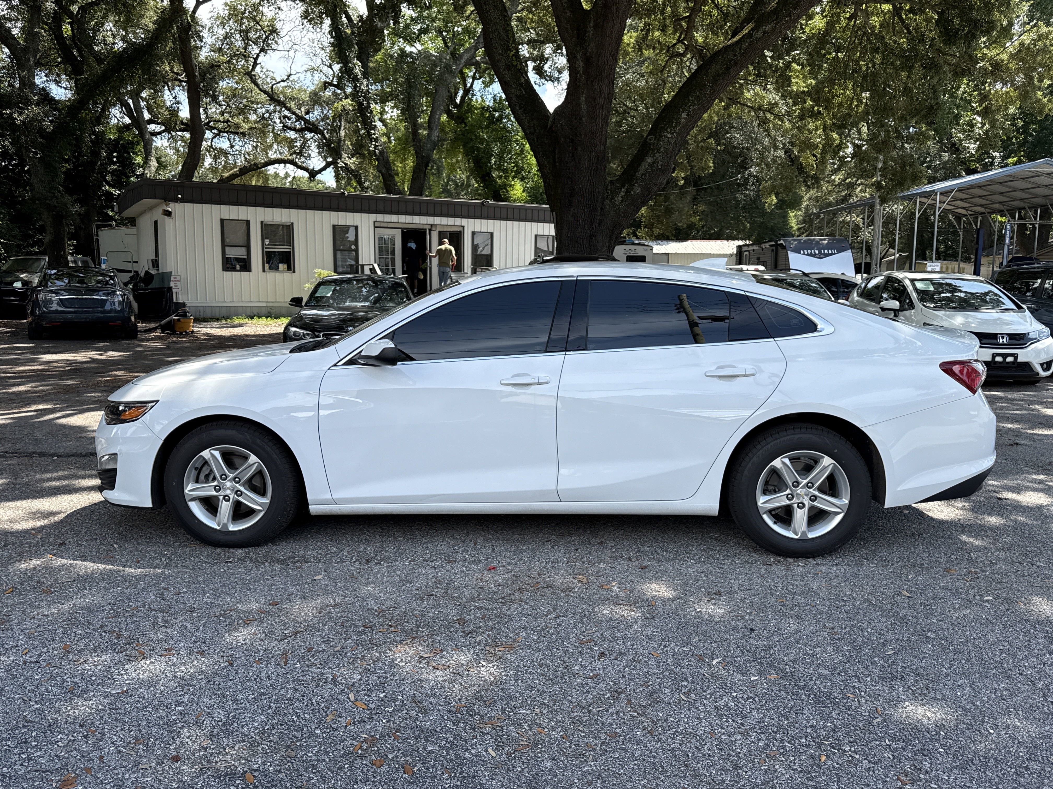 Used 2022 Chevrolet Malibu LT image 2