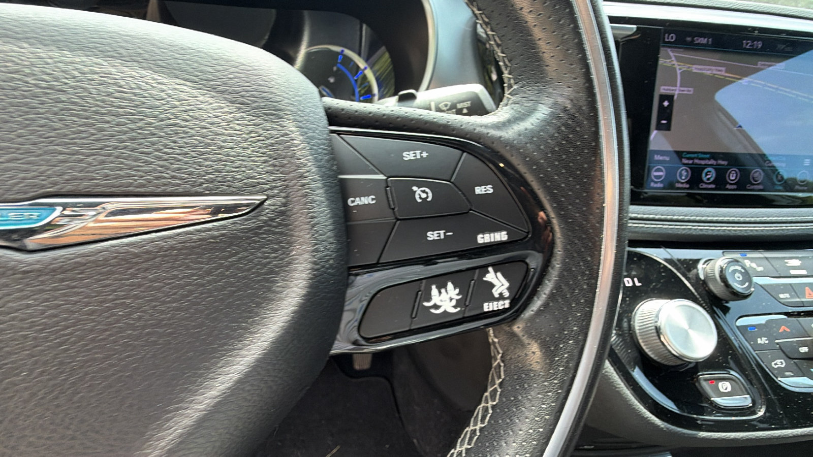 Used 2019 Chrysler Pacifica Limited w/ S Appearance Package FWD image 29