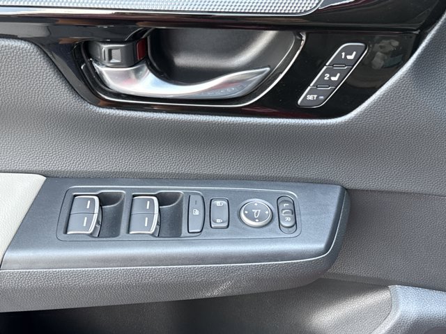 Used 2025 Honda CR-V EX-L image 17