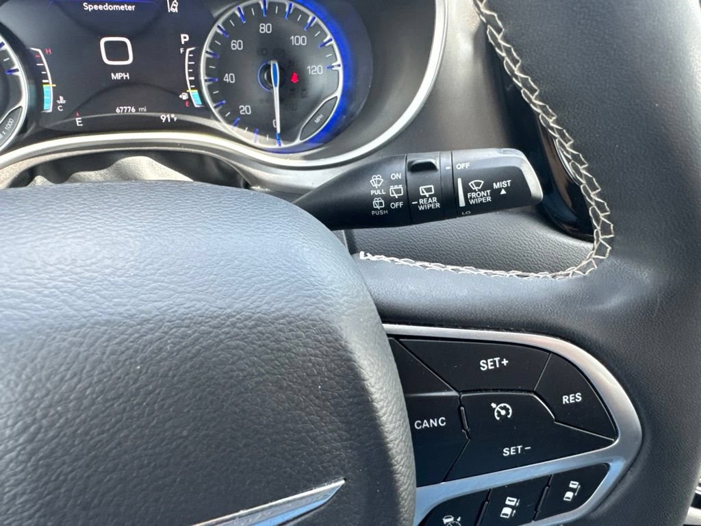 Used 2024 Chrysler Pacifica Touring-L FWD image 32