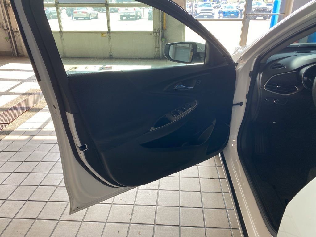 Certified 2025 Chevrolet Malibu LT image 9