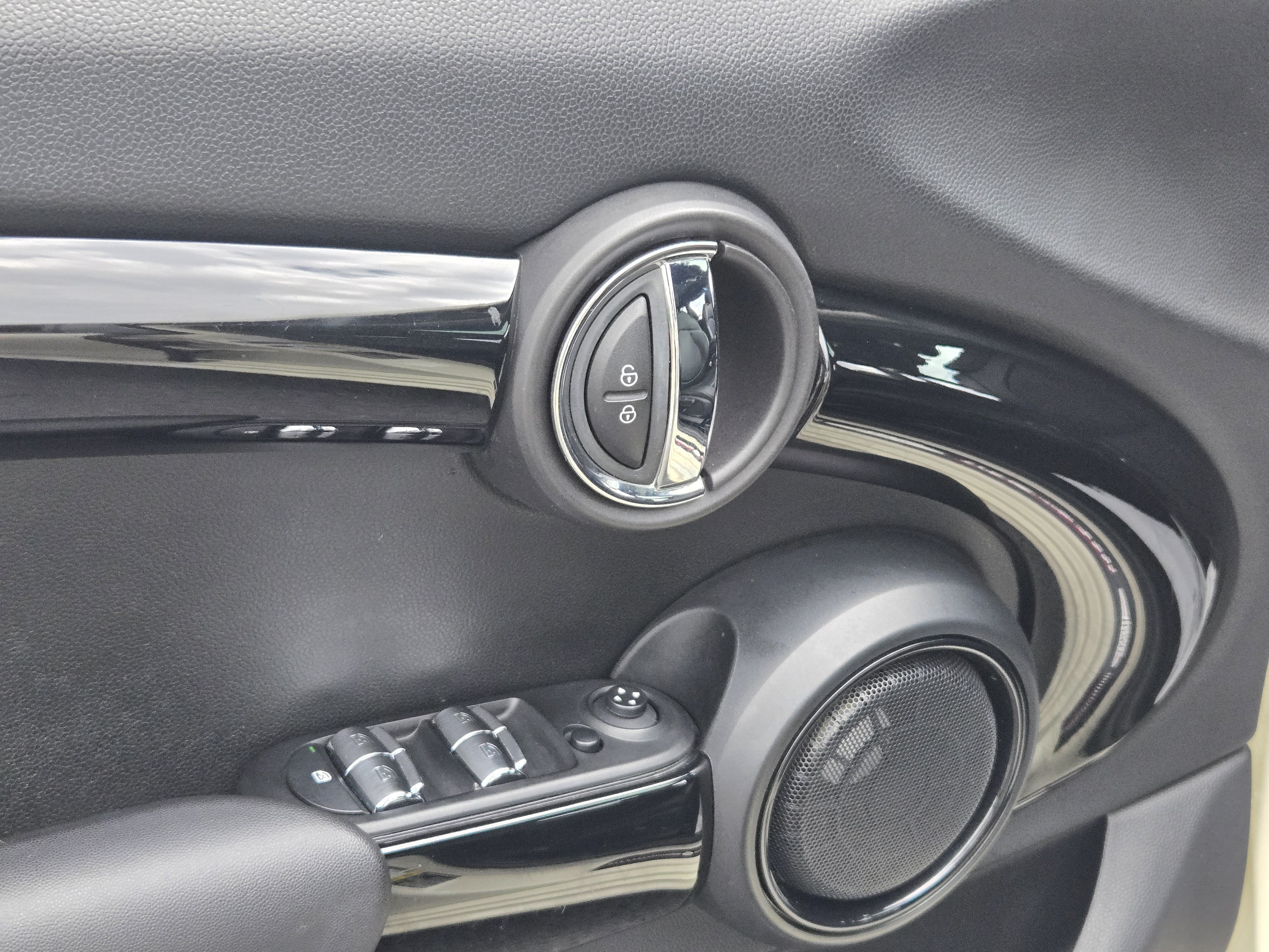 Used 2018 MINI Cooper S FWD image 14