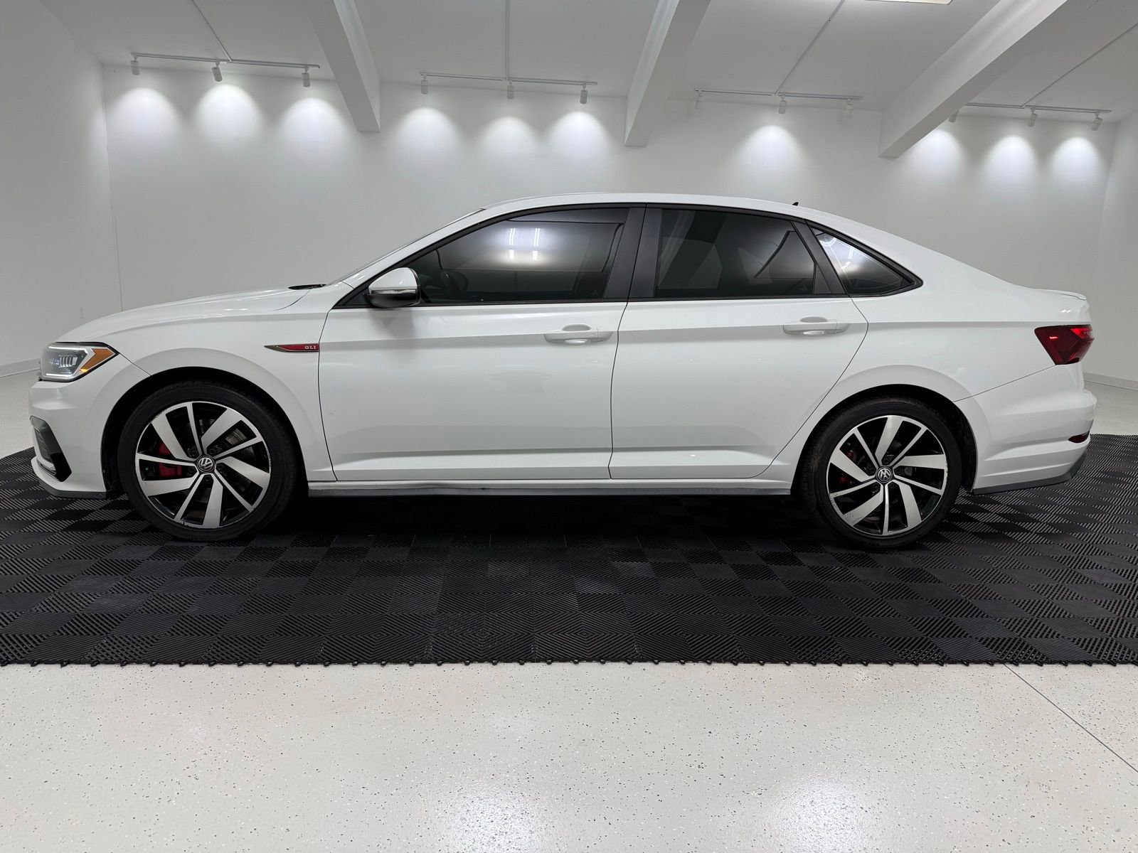 Used 2020 Volkswagen Jetta GLI FWD image 2