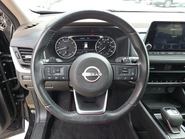 Used 2023 Nissan Rogue SV w/ SV Premium B Package image 16