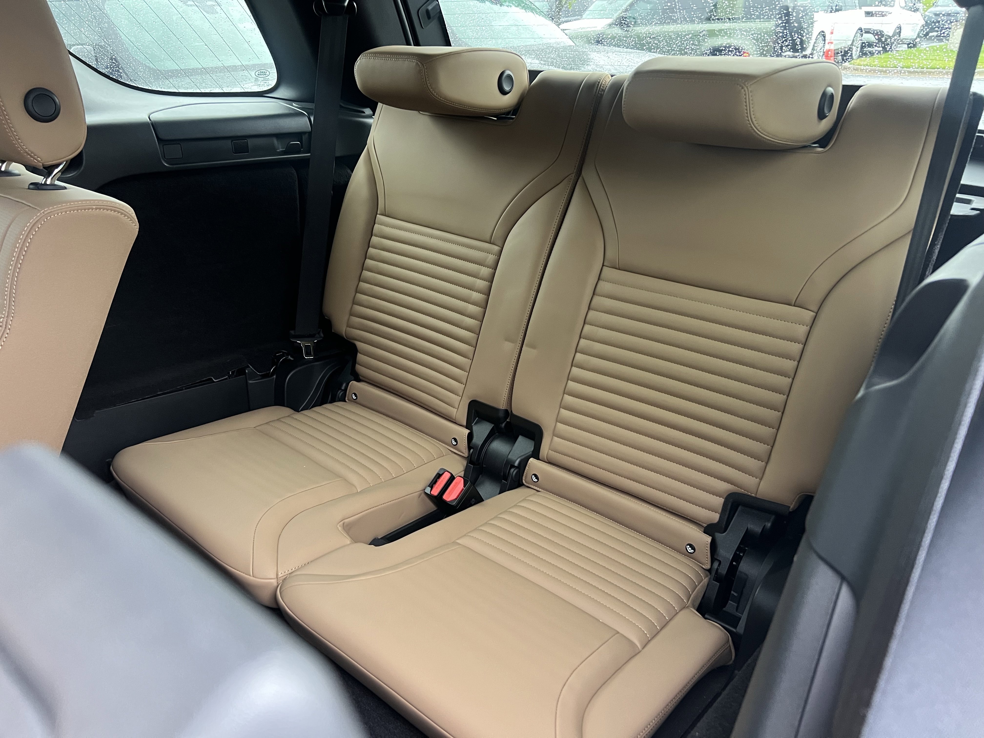 Certified 2025 Land Rover Discovery Dynamic SE AWD/4WD image 34