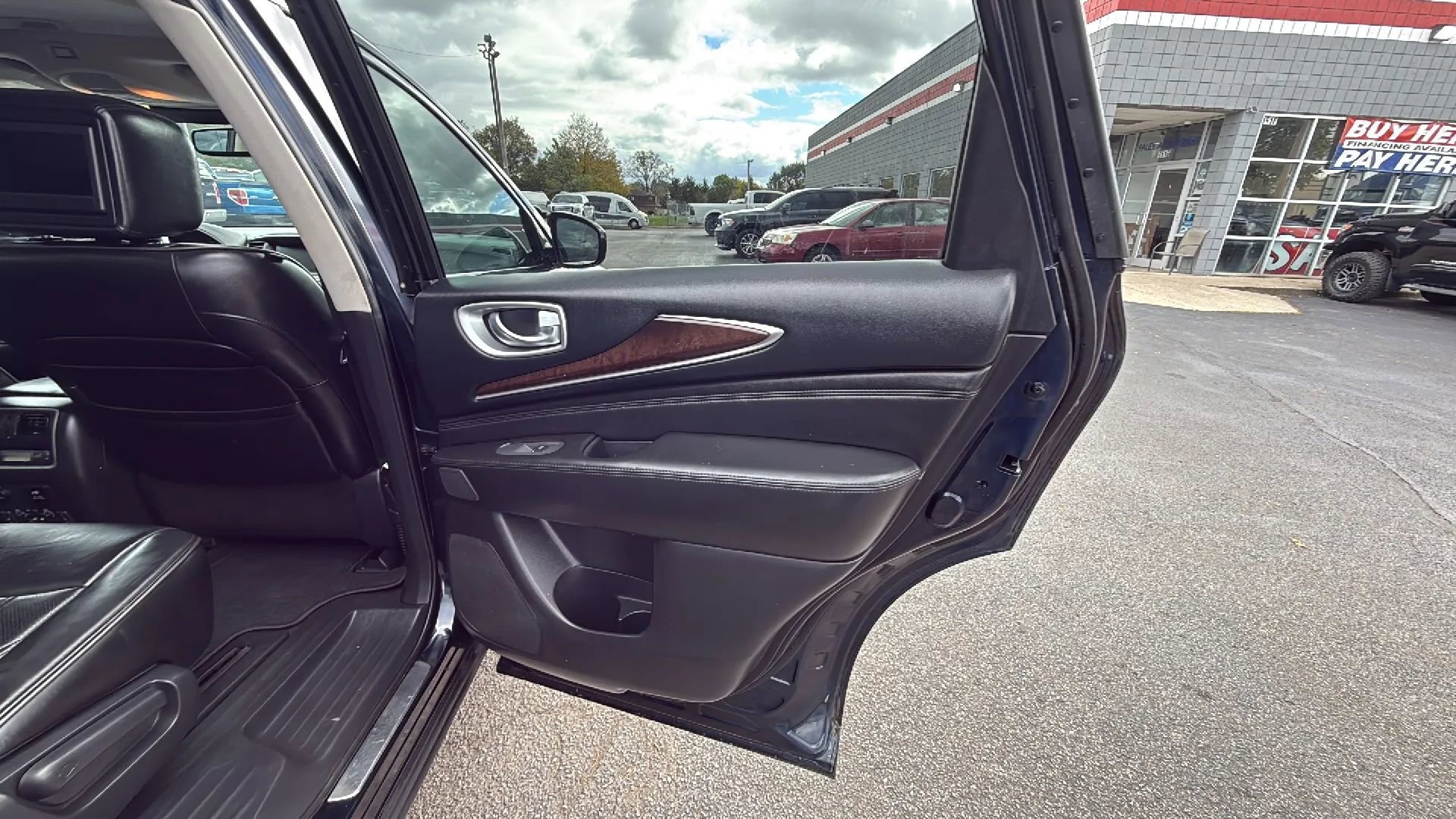 Used 2015 INFINITI QX60 AWD w/ Deluxe Touring Package image 15