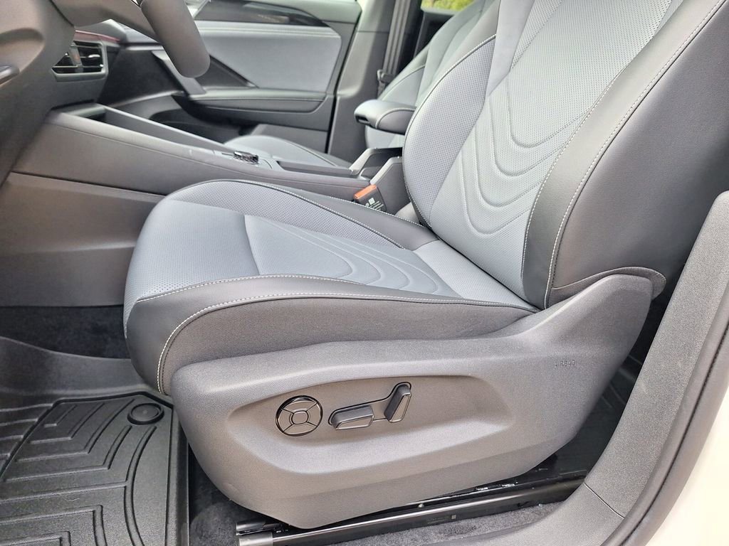 New 2026 Volkswagen Tiguan SE R-Line image 10