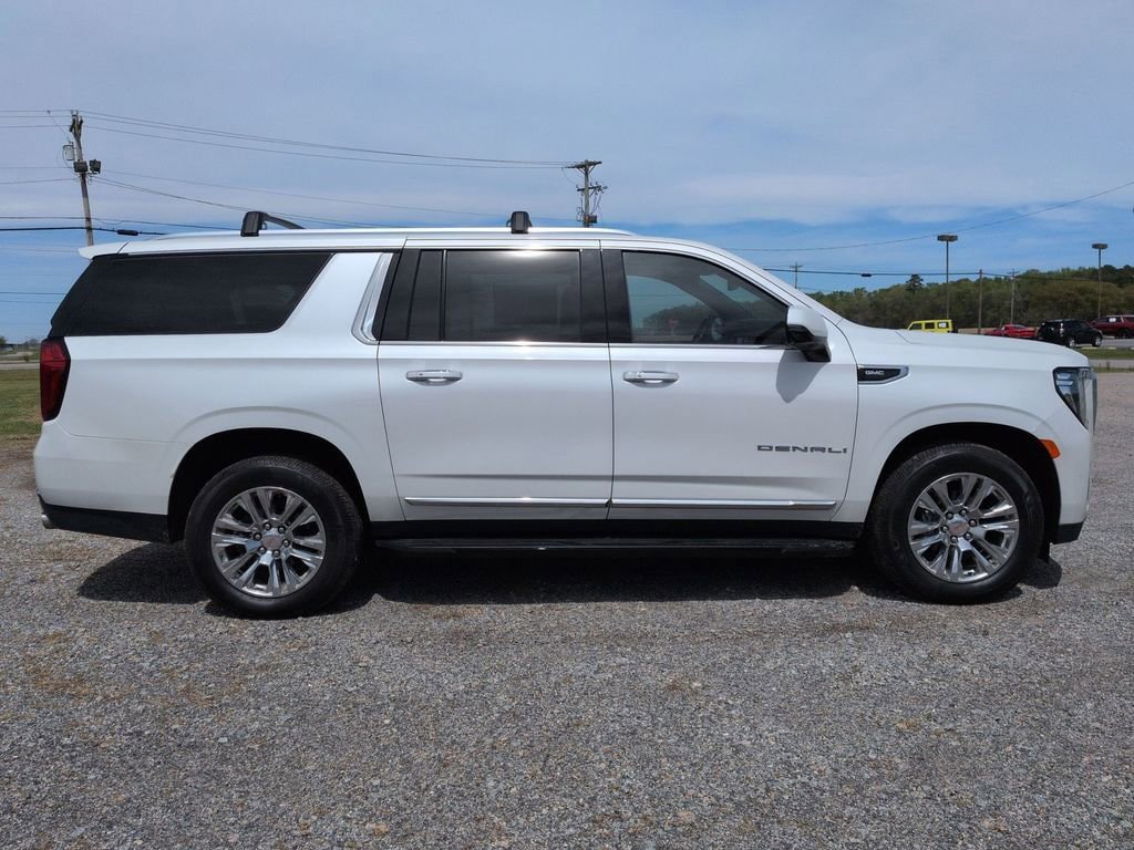 Used 2021 GMC Yukon XL Denali image 3