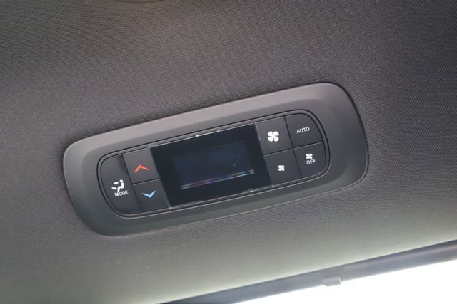 Used 2026 Chrysler Pacifica Select FWD image 22