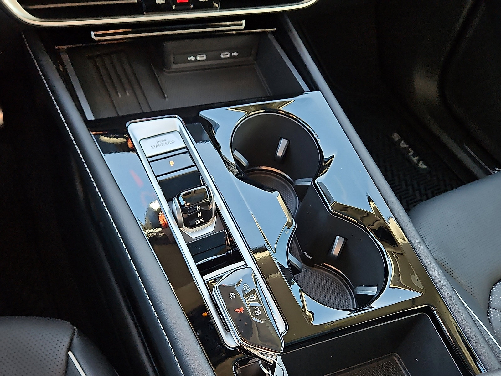 New 2026 Volkswagen Atlas SEL Premium R-Line image 18