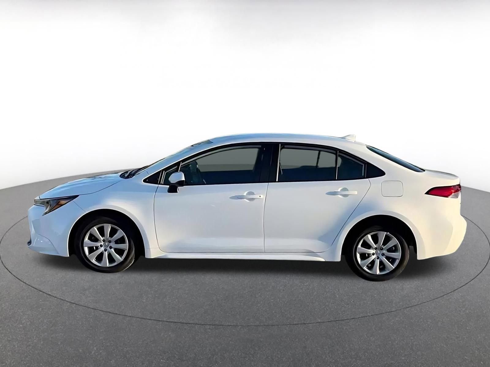 Used 2025 Toyota Corolla LE image 9