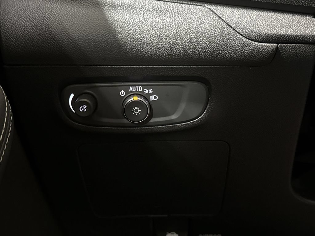 Used 2025 Buick Encore GX Preferred FWD image 18