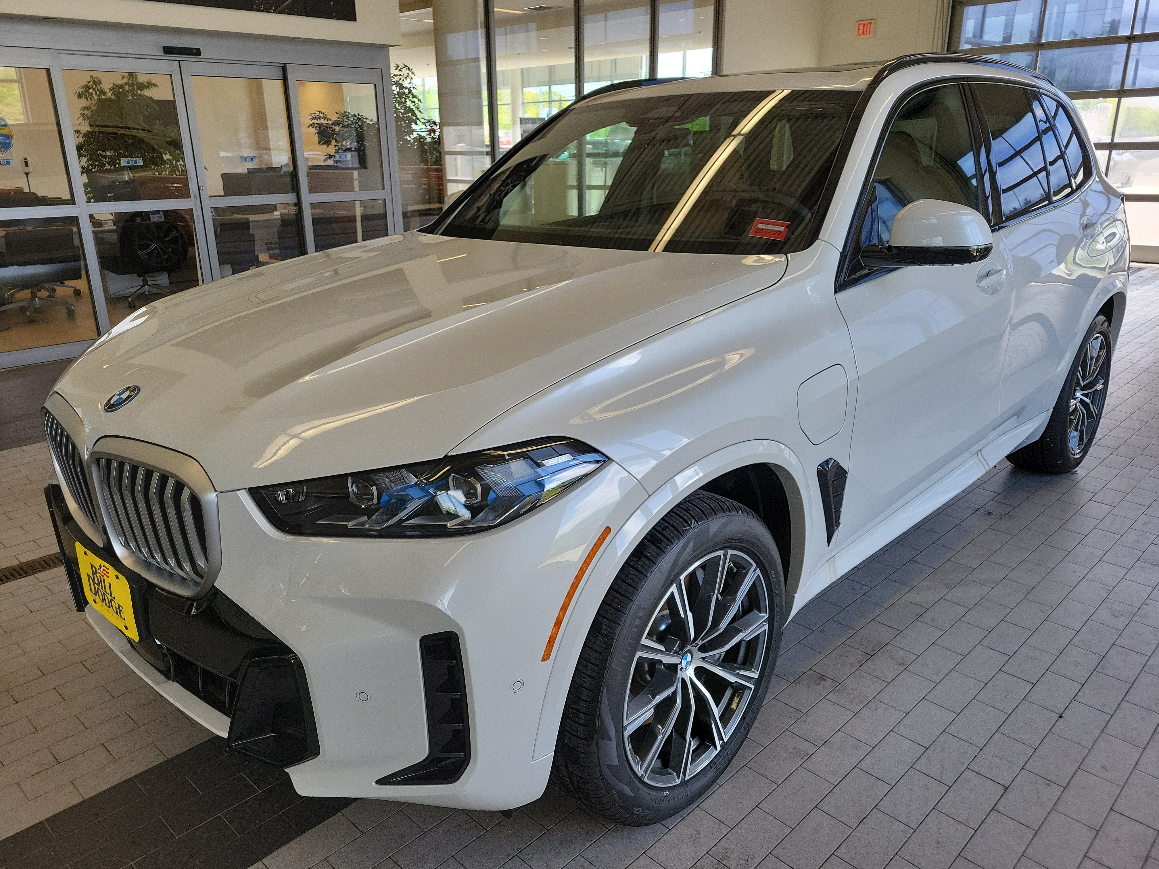 Used 2026 BMW X5 xDrive50e w/ M Sport Package AWD/4WD image 1