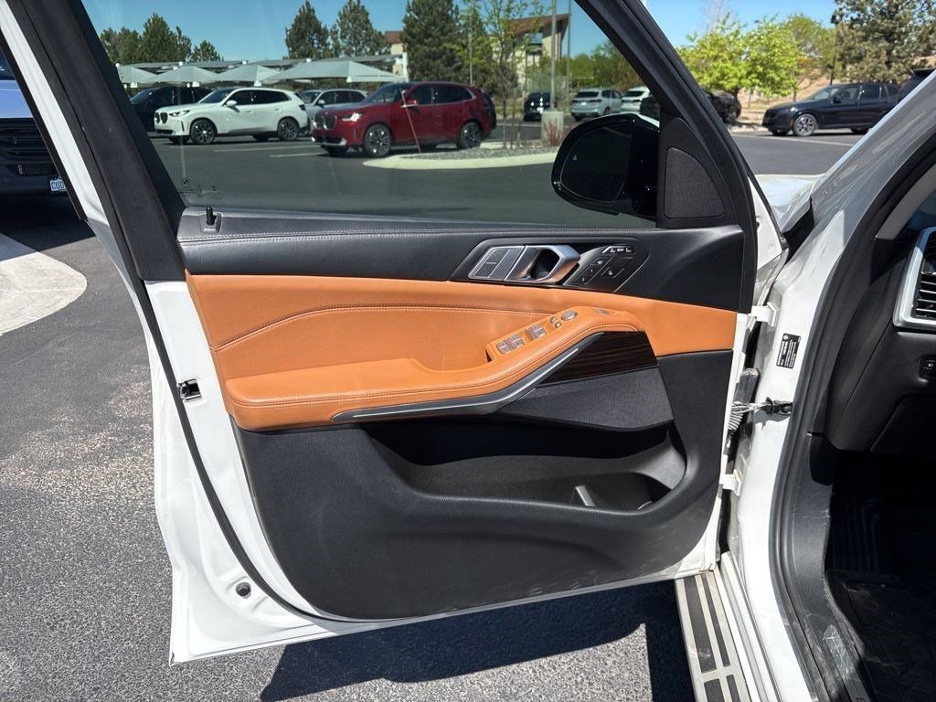 Used 2021 BMW X7 xDrive40i w/ Premium Package 2 image 9