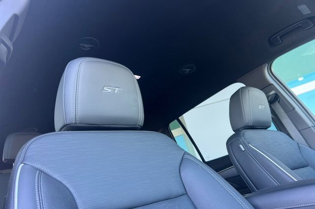 Used 2025 Buick Enclave Sport Touring image 21