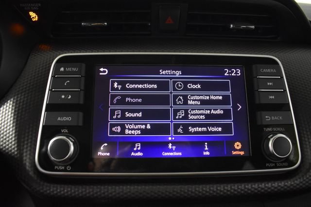 Used 2018 Nissan Kicks SV FWD image 19