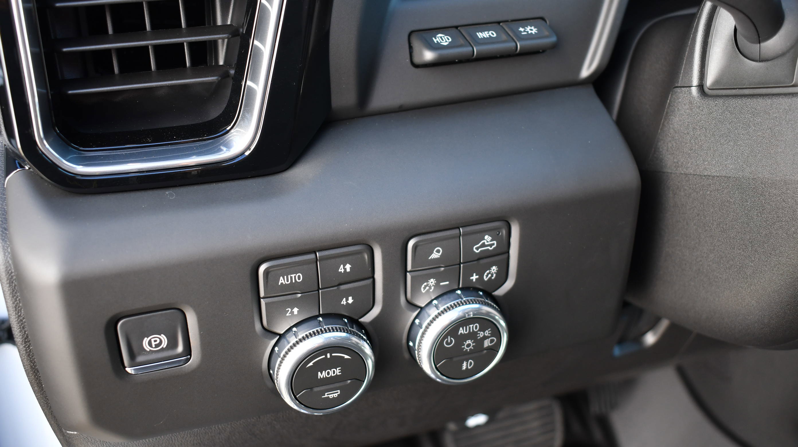 New 2026 GMC Sierra 2500 Denali w/ Denali Reserve Package image 17