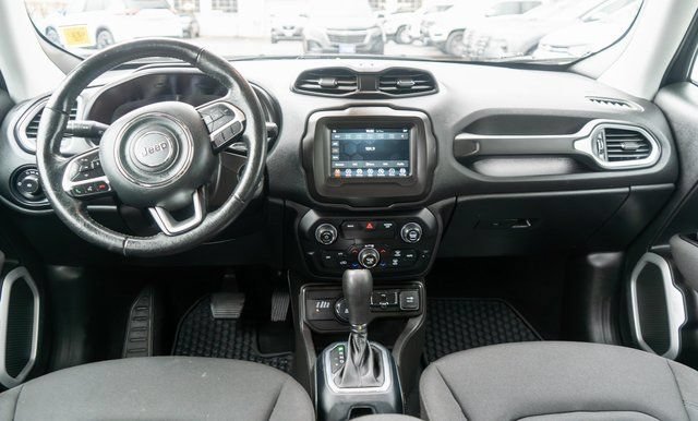Used 2020 Jeep Renegade Latitude w/ Cold Weather Group AWD/4WD image 15