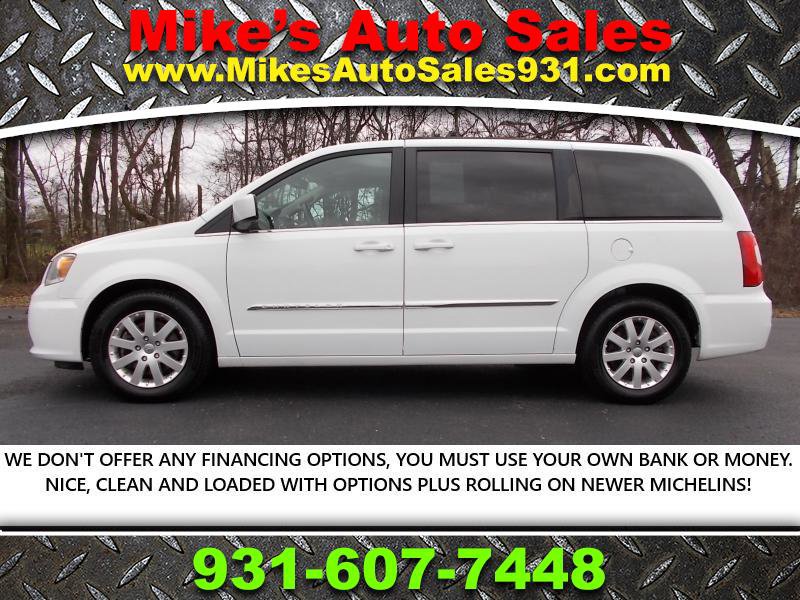 Used 2016 Chrysler Town & Country Touring image 1