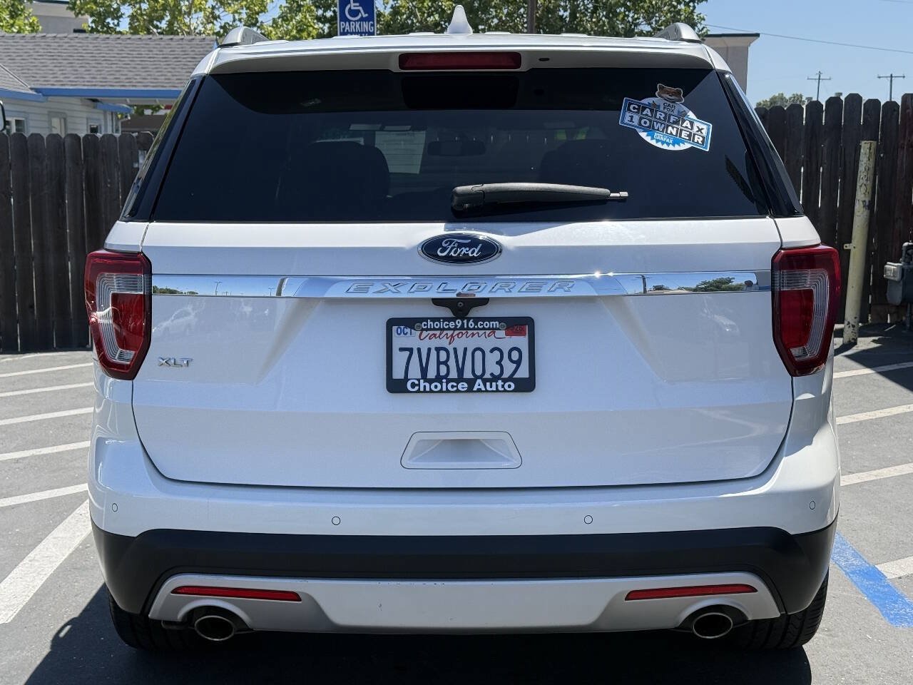 Used 2017 Ford Explorer XLT w/ Equipment Group 202A FWD image 5