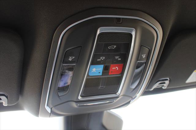 Certified 2024 Jeep Wagoneer Series II w/ Flexible Seating Group image 27