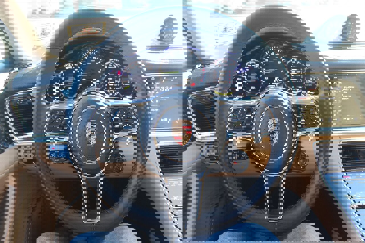 Used 2018 Porsche Panamera 4 image 6