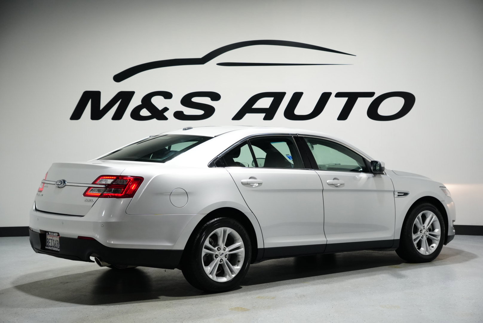 Used 2018 Ford Taurus SEL image 7