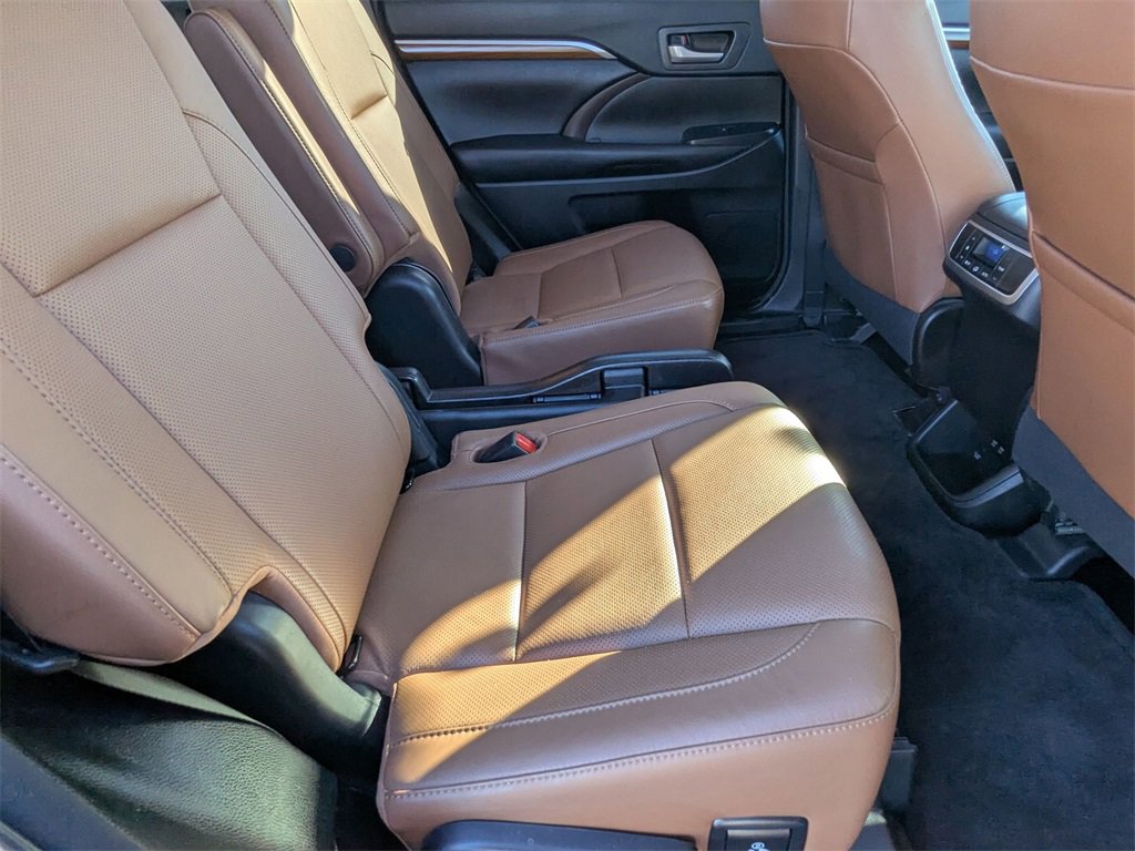 Used 2018 Toyota Highlander Limited Platinum image 18