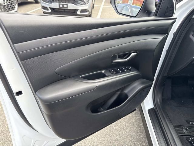 Certified 2025 Hyundai Tucson SE image 18