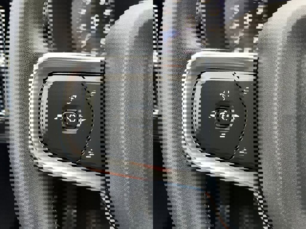 Used 2022 Volvo XC40 T5 R-Design w/ Advanced Package image 14