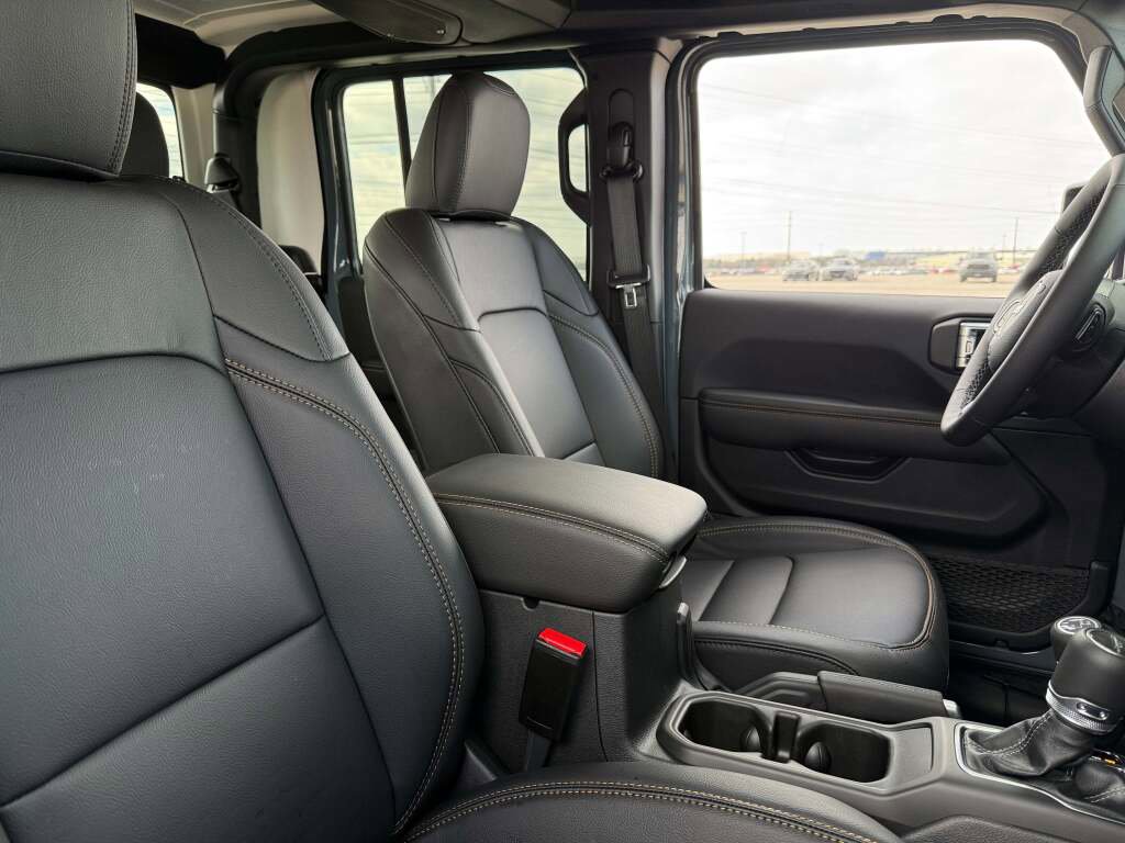 New 2026 Jeep Gladiator Sport image 18