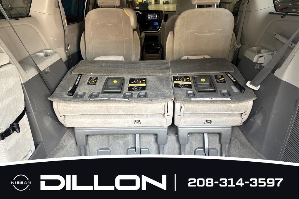 Used 2018 Toyota Sienna LE FWD image 16