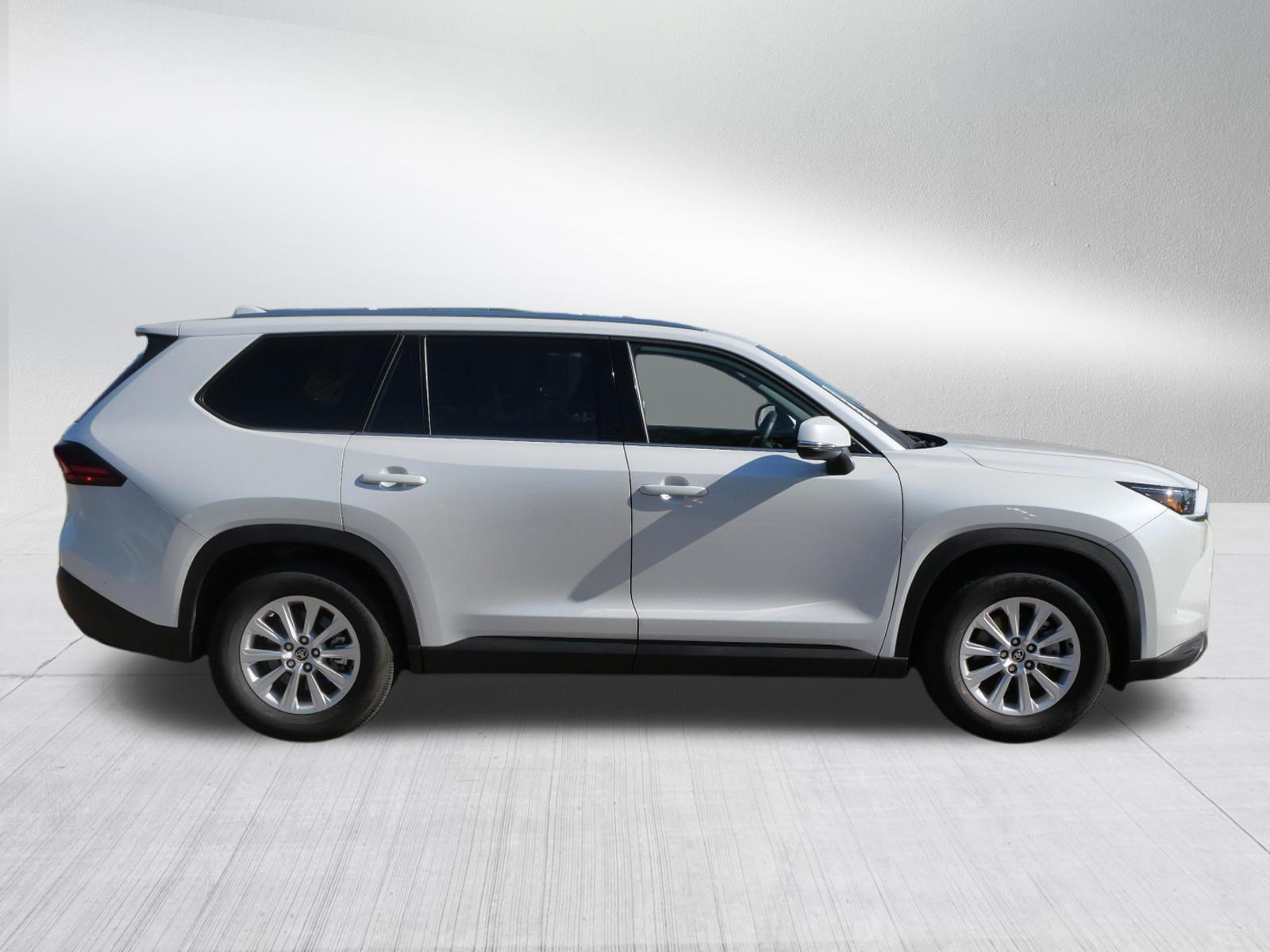 Certified 2025 Toyota Grand Highlander AWD image 9