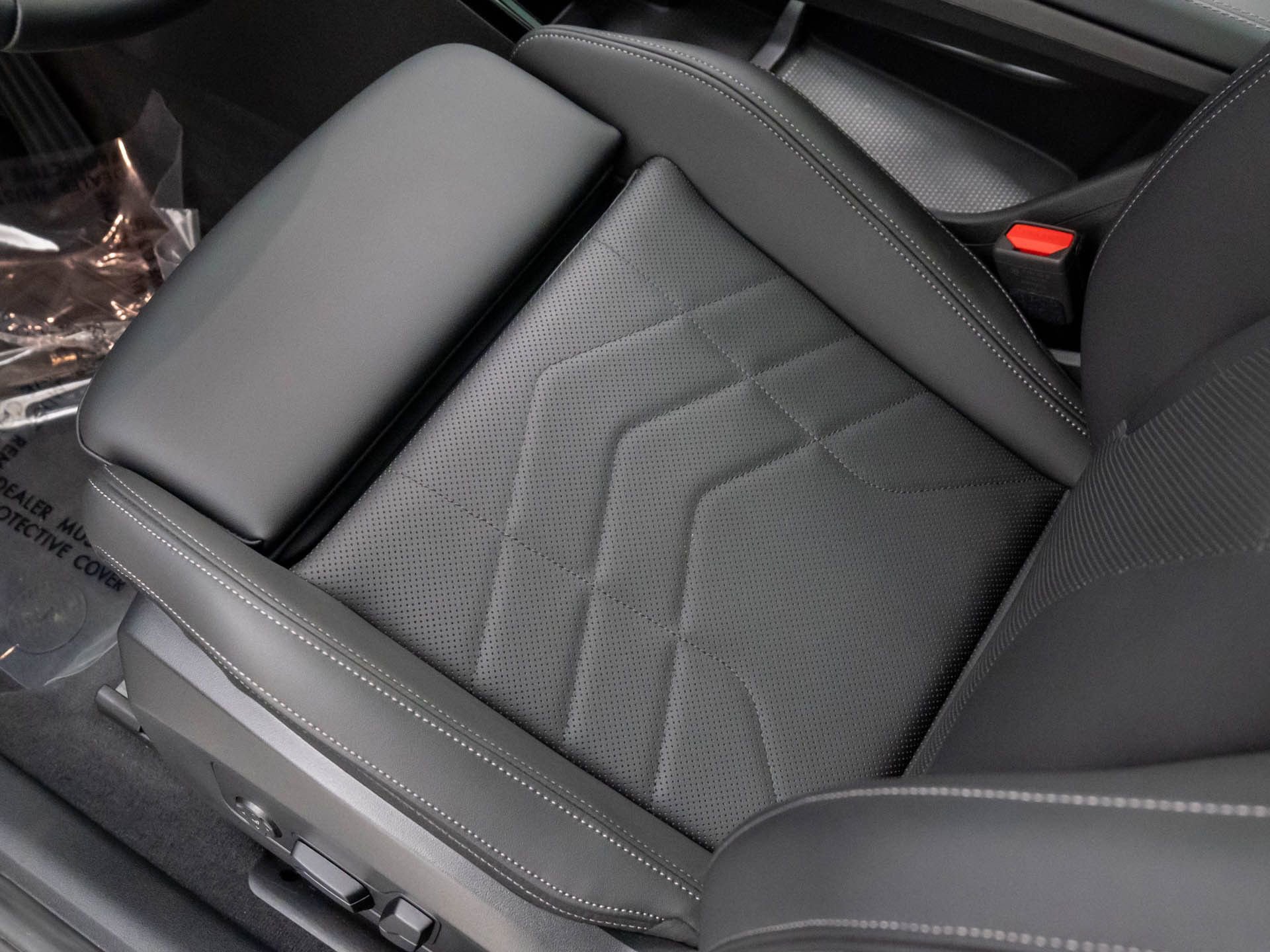 Certified 2025 BMW X2 xDrive28i w/ Premium Package image 16