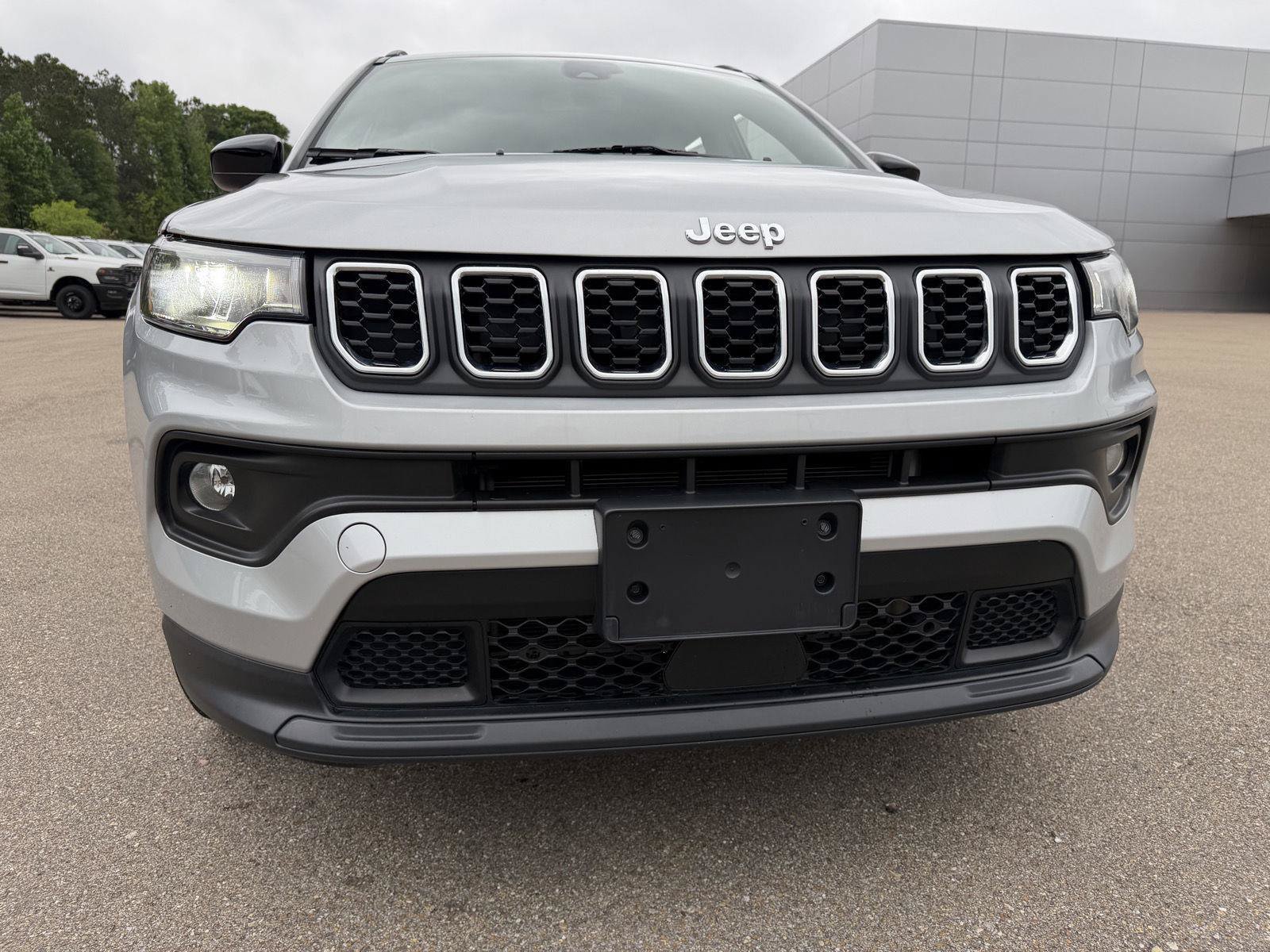 Certified 2024 Jeep Compass Latitude AWD/4WD image 23