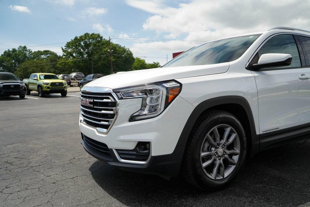 Used 2024 GMC Terrain SLT FWD image 16