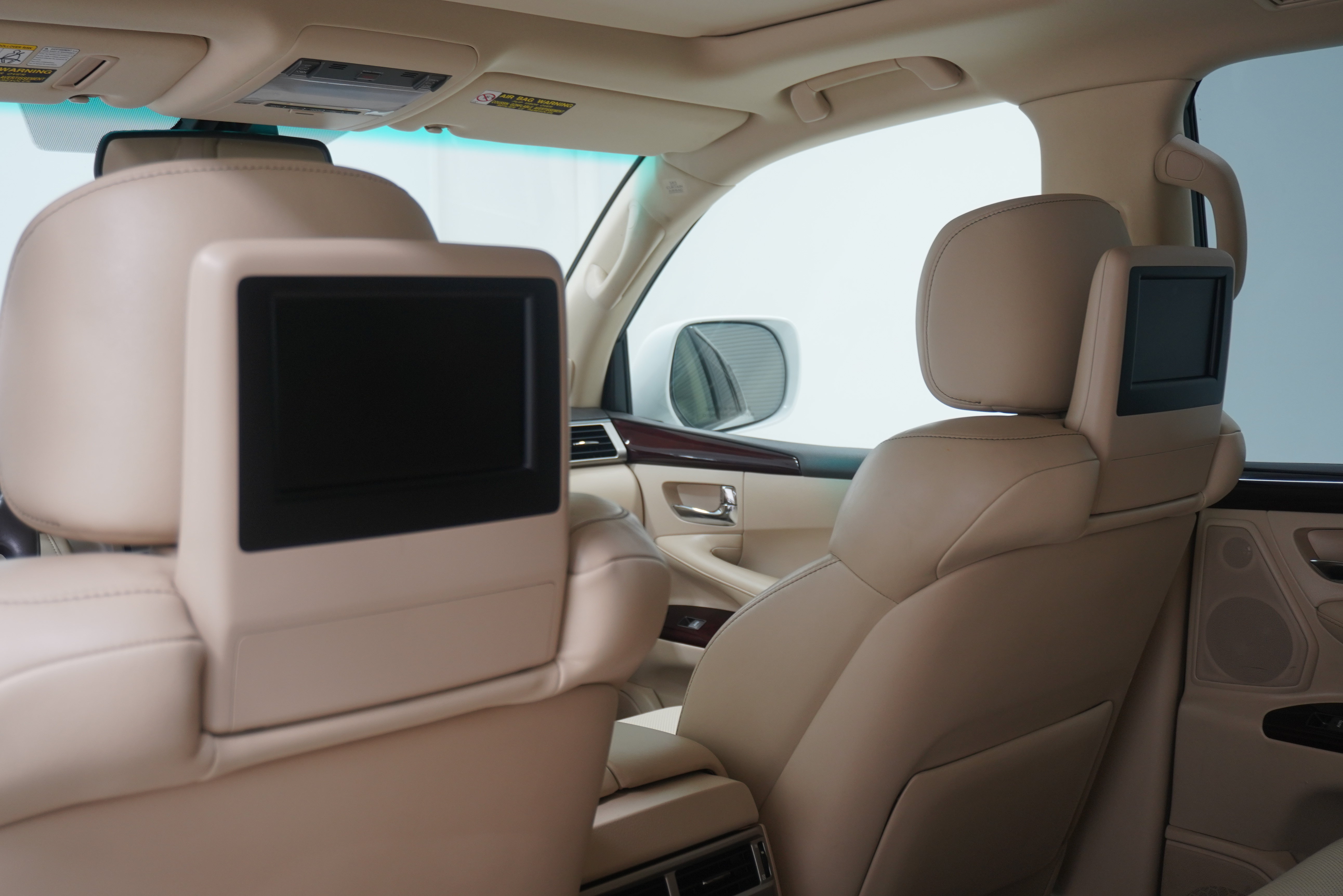 Used 2013 Lexus LX 570 4WD w/ Luxury Pkg w/Pre-crash image 14