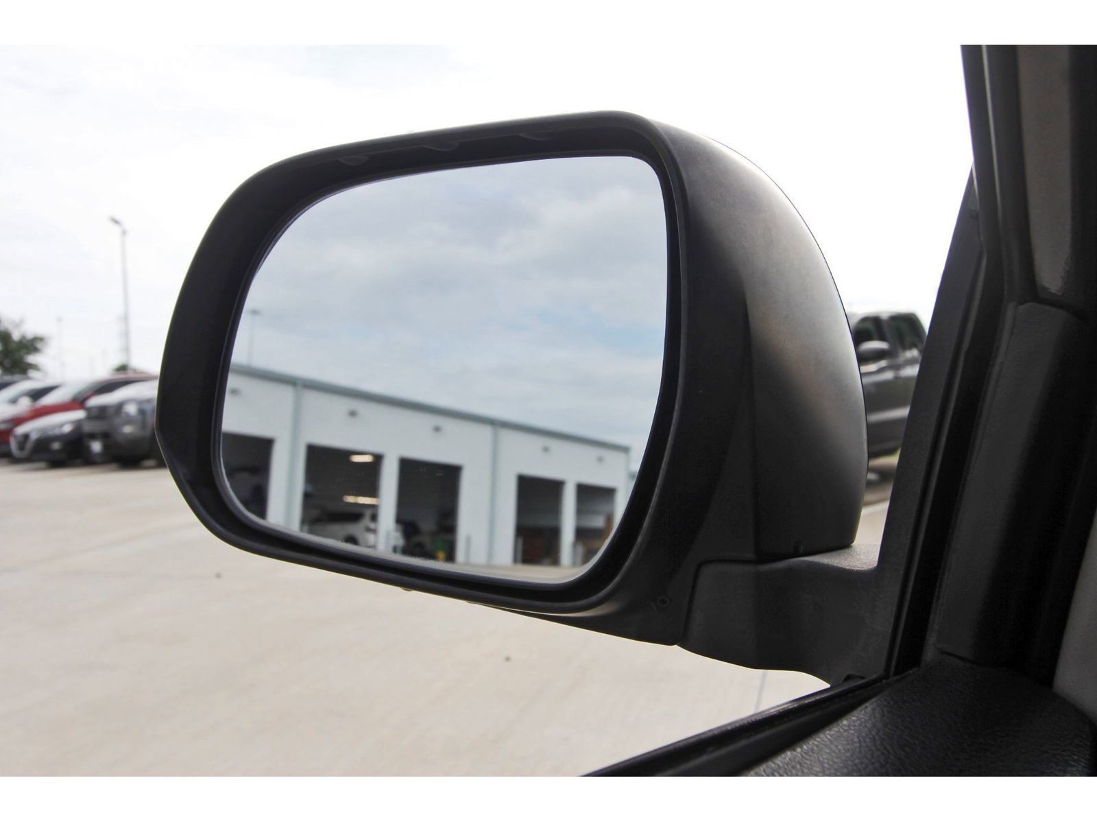 Used 2013 Toyota Highlander SE FWD image 10