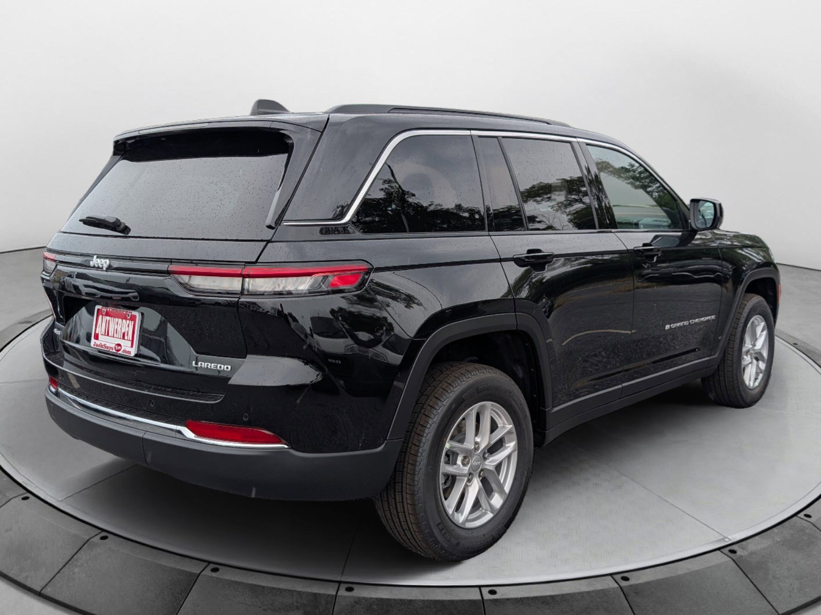 New 2025 Jeep Grand Cherokee Laredo w/ Luxury Tech Group I AWD/4WD image 3